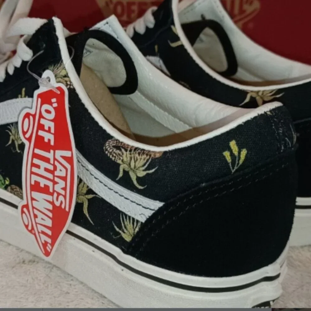 Vans Men's 7.5/Women's 9 Old Skool Desert Snake Black/White Suede VN0A5KRFB02